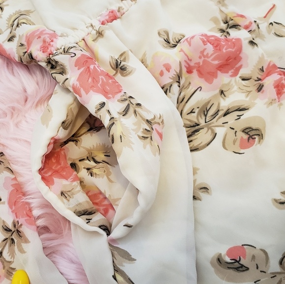 Wet Seal long sleeve flower romper - Picture 4 of 4